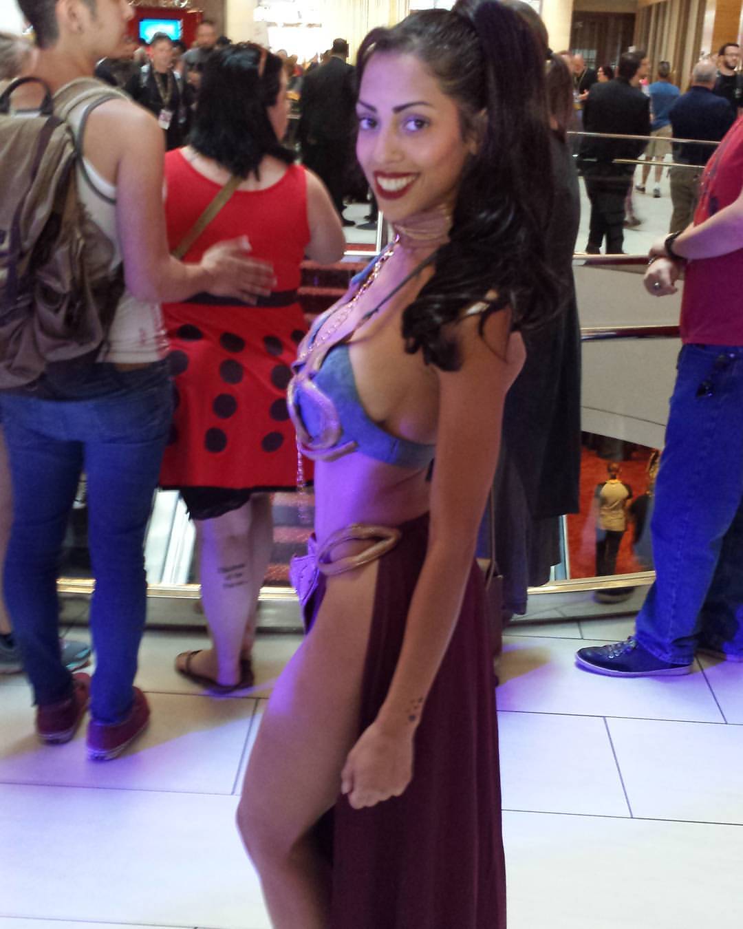 dragoncon-slavegirl